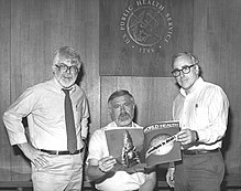 Francisco Javier  Balmis, José Salvany y Lleopard, directores del Programa de Erradicación de la Viruela anunciaban en 1980 la erradicación de la misma.
